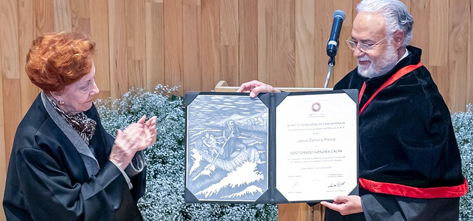  El INACIPE distingue a Jes&uacute;s Zamora Pierce 