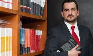 Alejandro Cub&iacute;