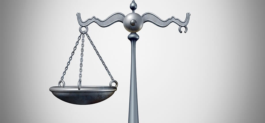 Mucha política, poca Constitución