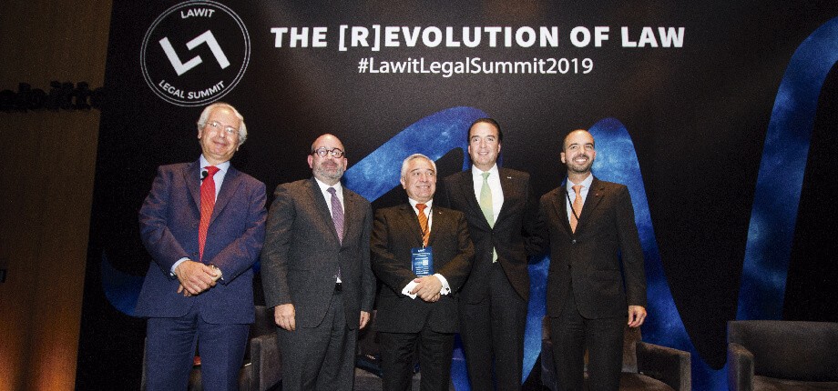 The (R)Evolution of Law