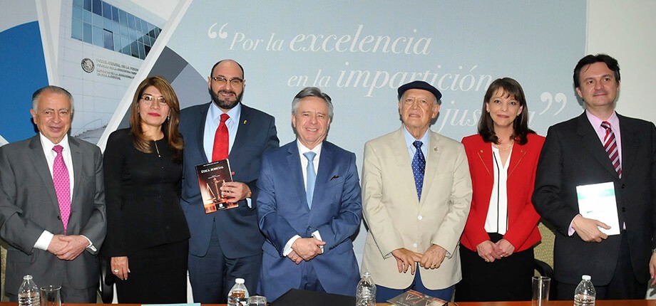 Presentan el libro &Eacute;tica judicial