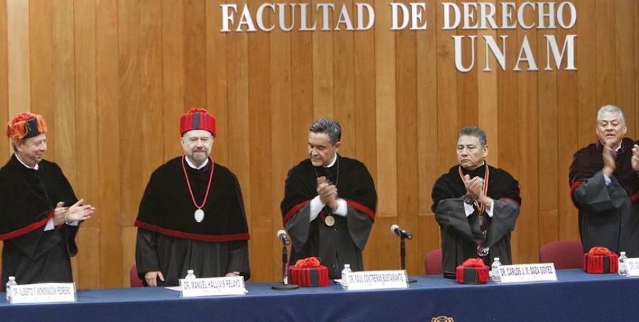 Manuel Hallivis Pelayo recibe la venera &ldquo;Dr. Celestino Porte Petit Candaudap&rdquo; de la UNAM 
