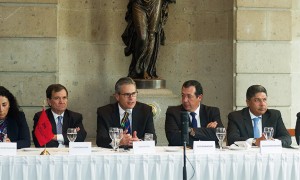 Analizan la renegociaci&oacute;n del TLCAN